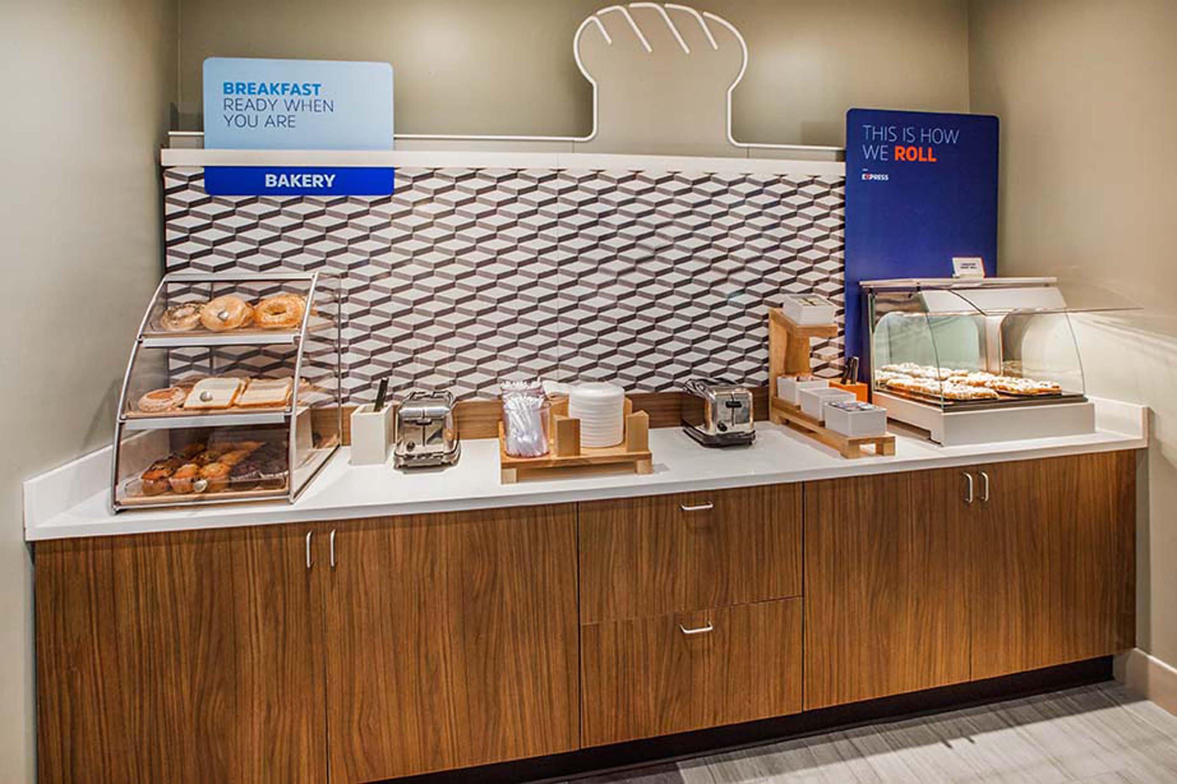 Holiday Inn Express & Suites - Mcallen - Medical Center Area By Ihg Bagian luar foto
