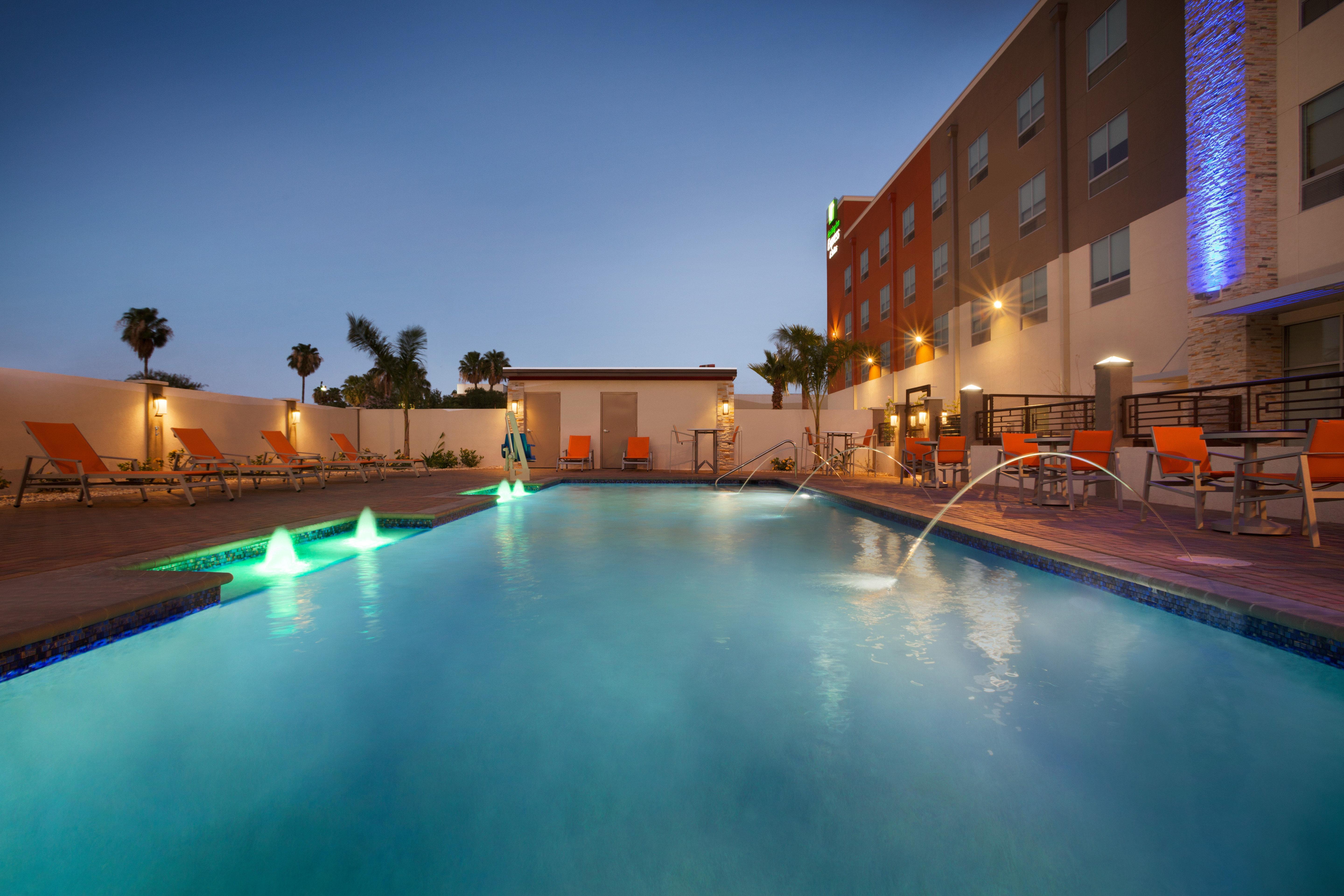 Holiday Inn Express & Suites - Mcallen - Medical Center Area, An Ihg Hotel Bagian luar foto