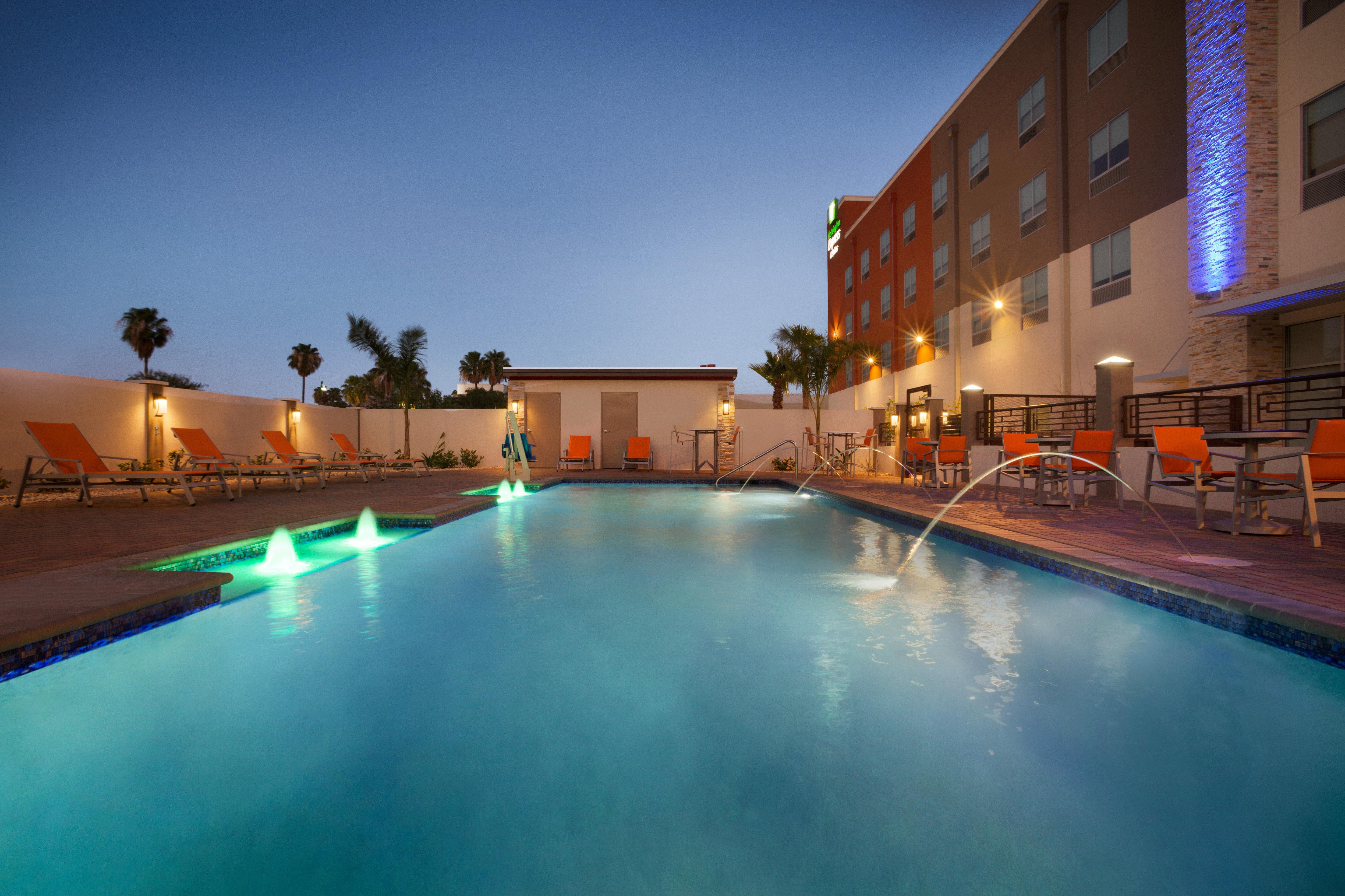 Holiday Inn Express & Suites - Mcallen - Medical Center Area By Ihg Bagian luar foto